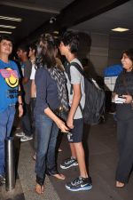 Gauri Khan takes son to London for further studies on 28th Aug 2012 (3).JPG
